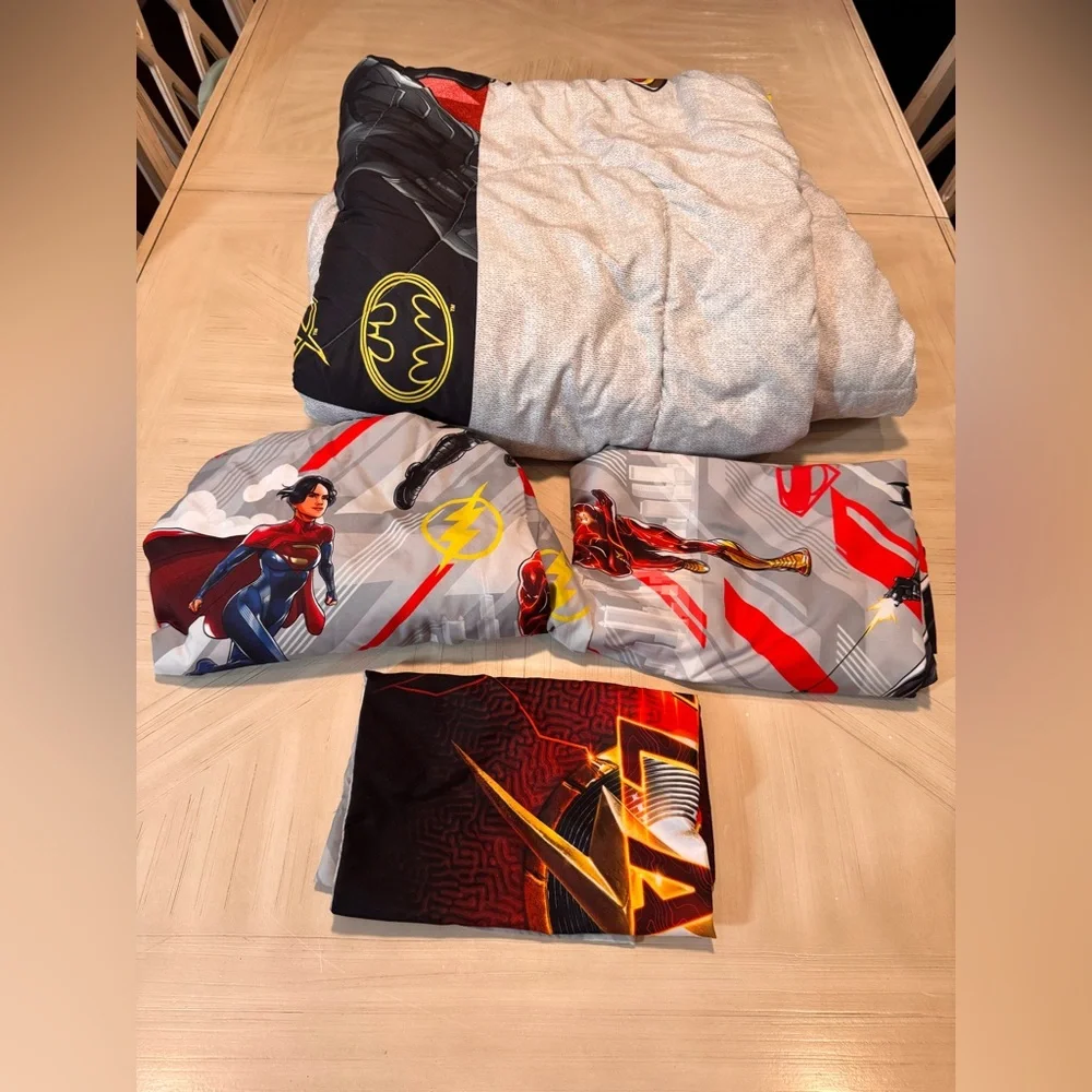 DC Comics The Flash Red Black Yellow Twin Comforter Set